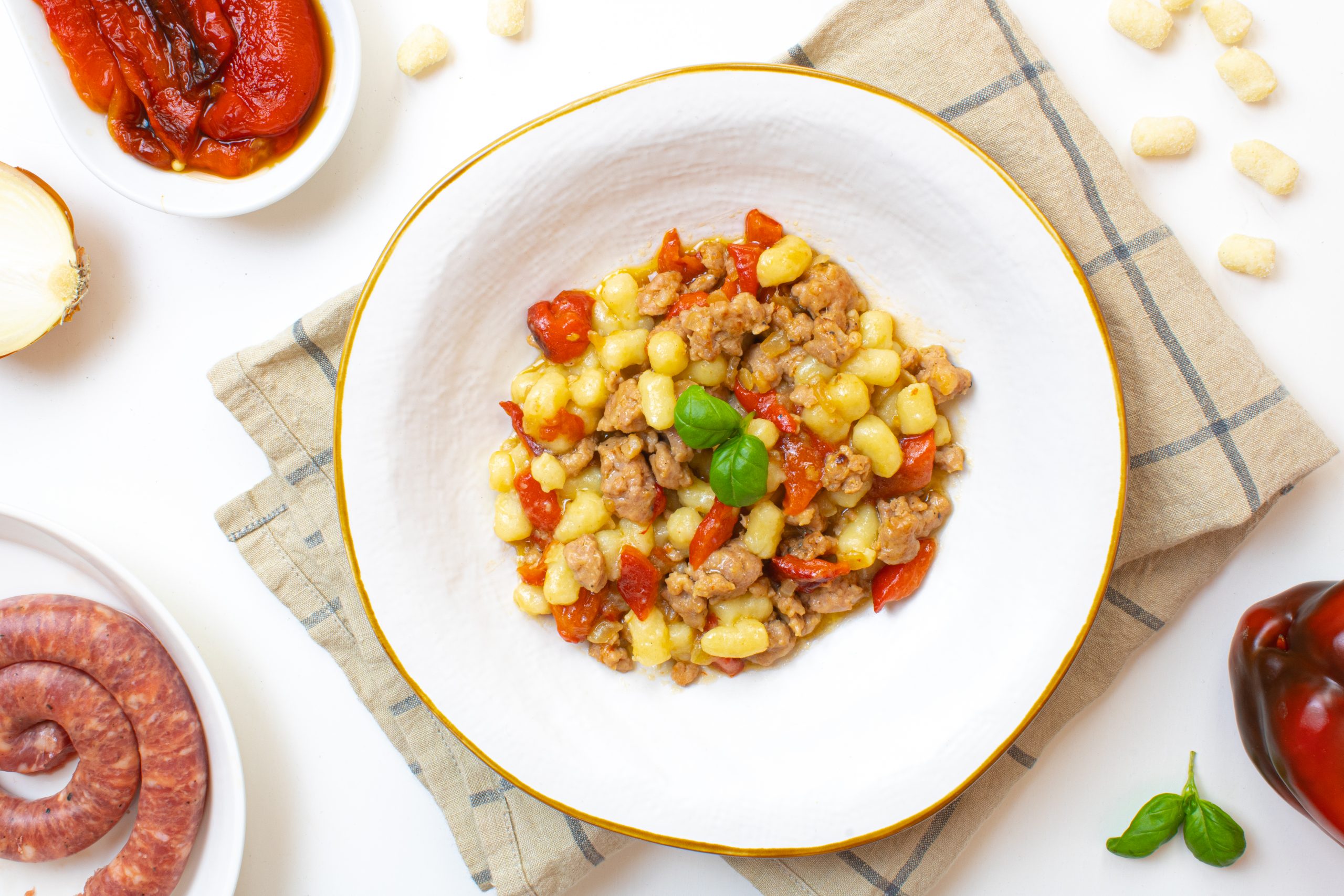 gnocchetti di patate salsiccia a e peperoni