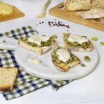 bruschette fave fresche e fonduta di pecorino