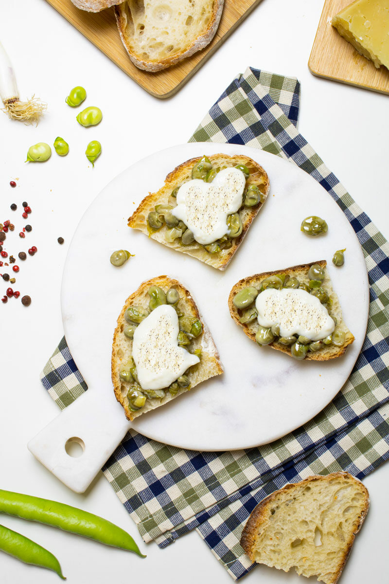 Bruschette fave e pecorino